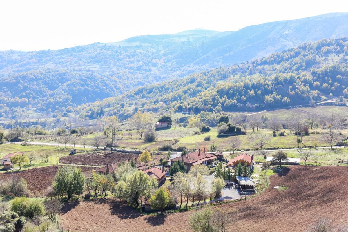 Orias Guesthouse & Farm كالافريتا المظهر الخارجي الصورة