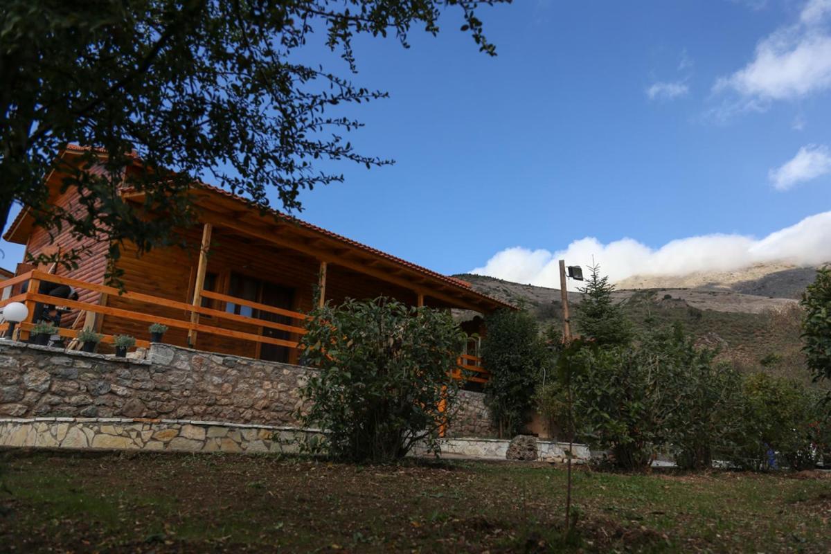 Orias Guesthouse & Farm كالافريتا المظهر الخارجي الصورة
