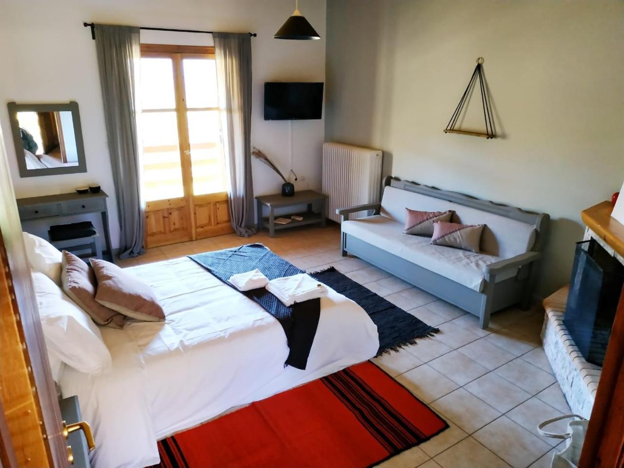 Orias Guesthouse & Farm كالافريتا المظهر الخارجي الصورة