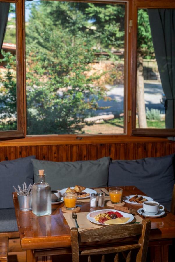 Orias Guesthouse & Farm كالافريتا المظهر الخارجي الصورة